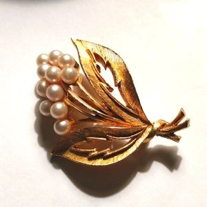 JJ DESIGN PEARL & GOLD VINTAGE EARRINGS BROOCH/PIN